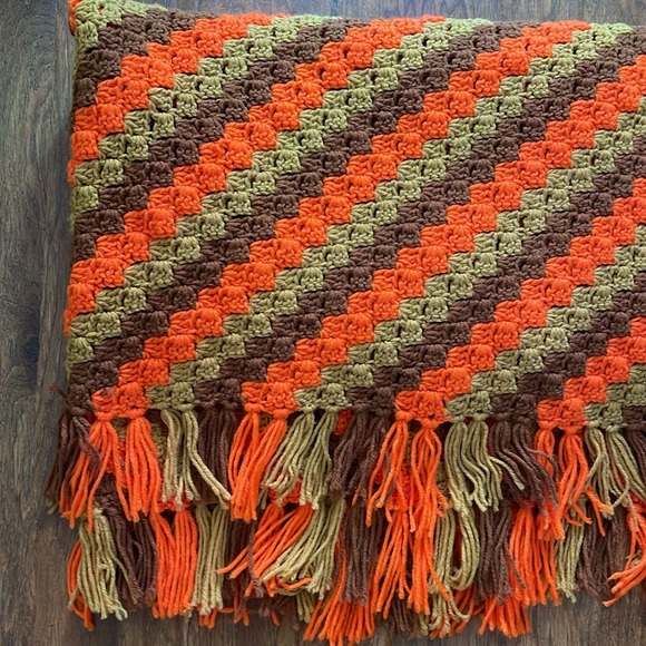 Vintage 1970s crochet wool throw blanket - Picture 2 of 4
